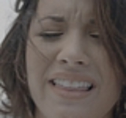 thumb_DLDCOM_0930 - Demilush - Unbroken 2011 Music Videos Skyscraper Screencaptures 2