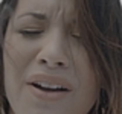 thumb_DLDCOM_0932 - Demilush - Unbroken 2011 Music Videos Skyscraper Screencaptures 2