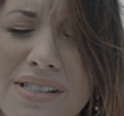 thumb_DLDCOM_0933 - Demilush - Unbroken 2011 Music Videos Skyscraper Screencaptures 2