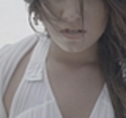 thumb_DLDCOM_1097 - Demilush - Unbroken 2011 Music Videos Skyscraper Screencaptures 3