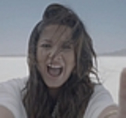 thumb_DLDCOM_1102 - Demilush - Unbroken 2011 Music Videos Skyscraper Screencaptures 3