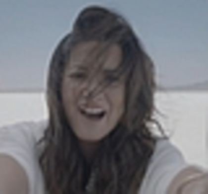 thumb_DLDCOM_1104 - Demilush - Unbroken 2011 Music Videos Skyscraper Screencaptures 3