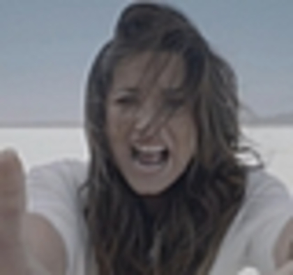 thumb_DLDCOM_1106 - Demilush - Unbroken 2011 Music Videos Skyscraper Screencaptures 3