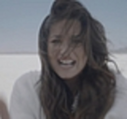 thumb_DLDCOM_1107 - Demilush - Unbroken 2011 Music Videos Skyscraper Screencaptures 3