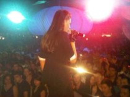 49193039_MJBCJNLOD - Antonia