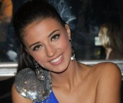 49193056_UCUJZQTSS - Antonia