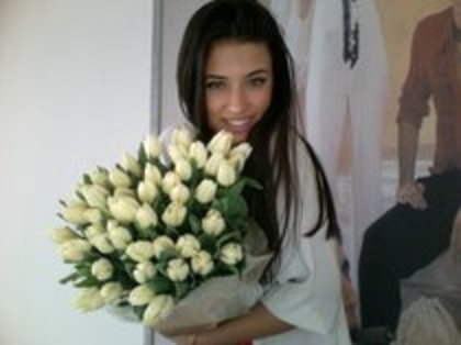 49193111_IHCURMGKJ - Antonia