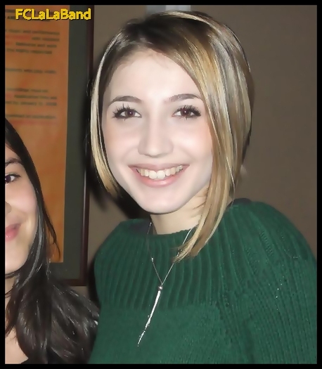 405775_260738263988151_100001559378463_695800_391433216_n - xMonica