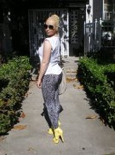 35773174_YXUHSCGWE - xonia