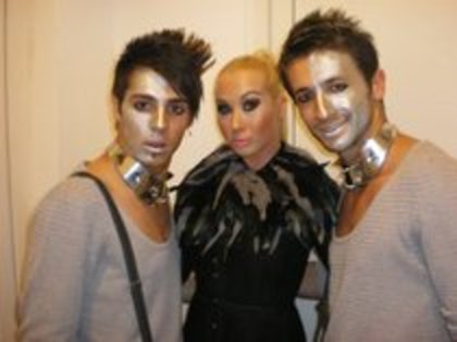 35773198_HUNCMQNEC - xonia