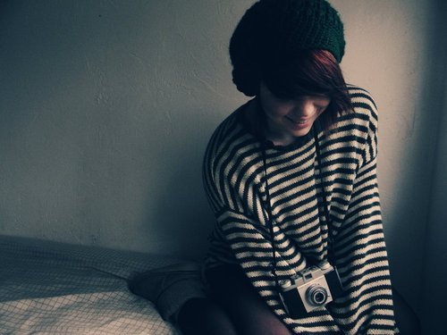 analogue,camera,beanie,beret,camera,camera,neckstrap,fashion-72371892941f6aea58d402ec46620778_h