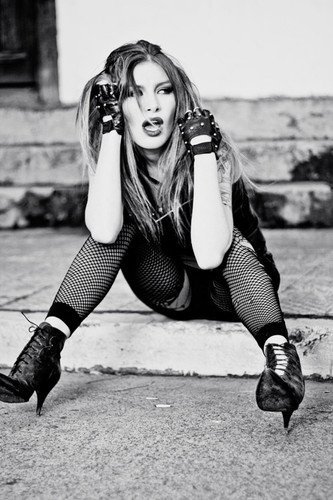 bw,emotions,girl,photo-2e16ffd36c41a55a9cf5506a56a52a85_h