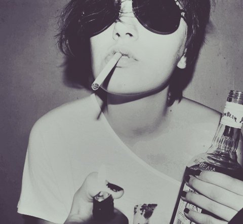 cigarete,girl,g,ft,,d,fashion,b,w,photography-df6ec6bec6fe36cef00fba4b88af29e8_h
