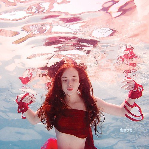 red,water,photography,girl,lady,in,red,under,water-f26d50b05563ee5e6e144dee8095f965_h