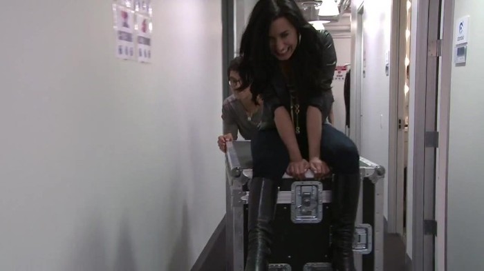 CAMBIO 853 - Demilush - Therealdemilovato Youtube Channel Screencaptures - Cambio oo2