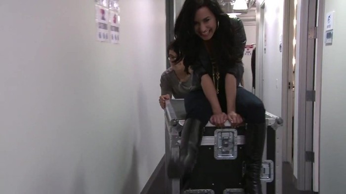 CAMBIO 854 - Demilush - Therealdemilovato Youtube Channel Screencaptures - Cambio oo2