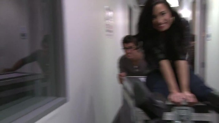 CAMBIO 863 - Demilush - Therealdemilovato Youtube Channel Screencaptures - Cambio oo2
