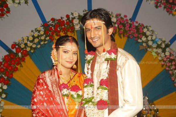 37125-manav-and-archana-a-newly-wedding-couple - Manav si Archana