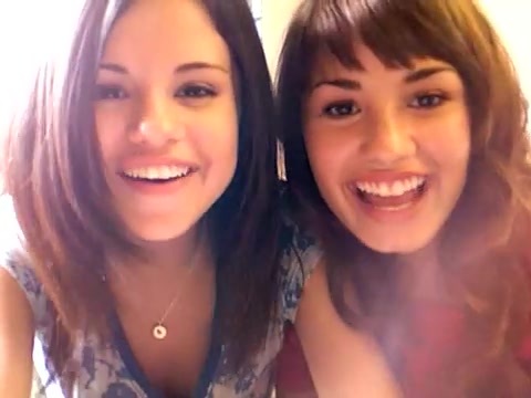 demi and selena BLOOPER!!! 008 - Demilush - Therealdemilovato Youtube Channel Screencaptures - Demi and Selena Blooper