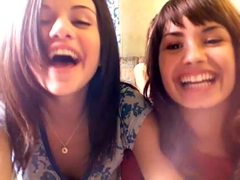 demi and selena BLOOPER!!! 062 - Demilush - Therealdemilovato Youtube Channel Screencaptures - Demi and Selena Blooper