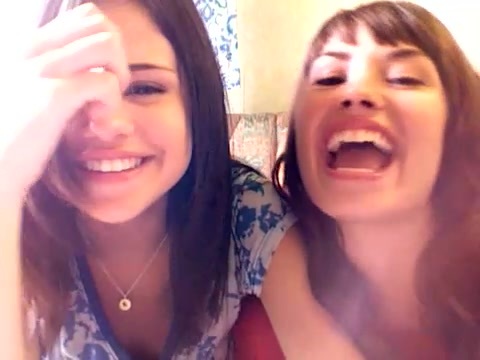demi and selena BLOOPER!!! 071 demi and selena BLOOPER!!! 071