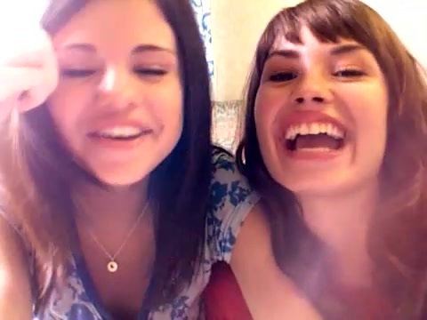demi and selena BLOOPER!!! 073 demi and selena BLOOPER!!! 073
