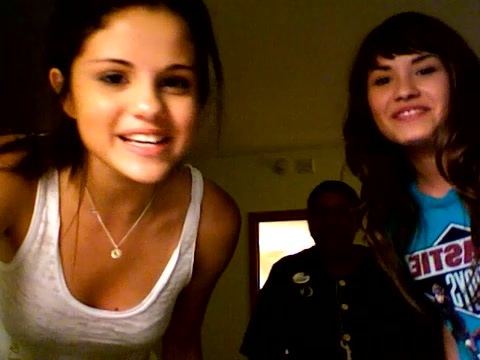 demi and selena guest 012