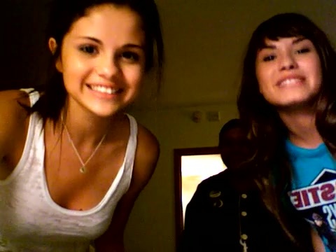 demi and selena guest 017