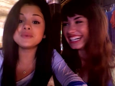 demi and selena response!! 444