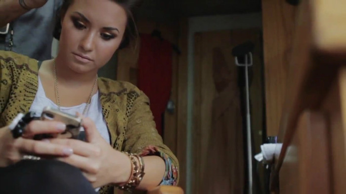 Demi Lovato - A Letter To My Fans 557 Demi Lovato - A Letter To My Fans 557