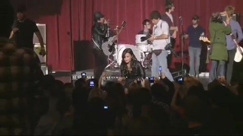 Demi Lovato - Behind the Scenes - Here We Go Again 1222