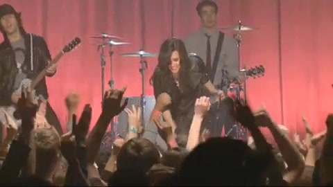 Demi Lovato - Behind the Scenes - Here We Go Again 940