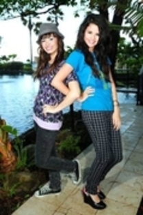 photo1 - Selena and Demi Photo 2