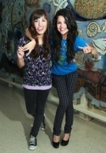 photo11 - Selena and Demi Photo 2