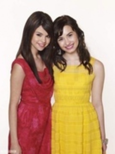 photo2 - Selena and Demi Photo 4