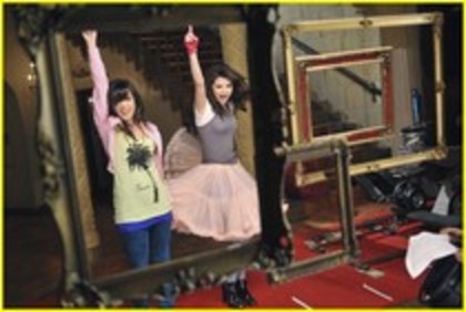 princess protection9 - Selena and Demi in Princess Protection