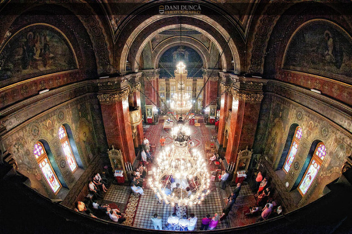 VEDERE DIN CATEDRALA SF HARALAMBIE - ORASUL TURNU MAGURELE - KALANCHOE