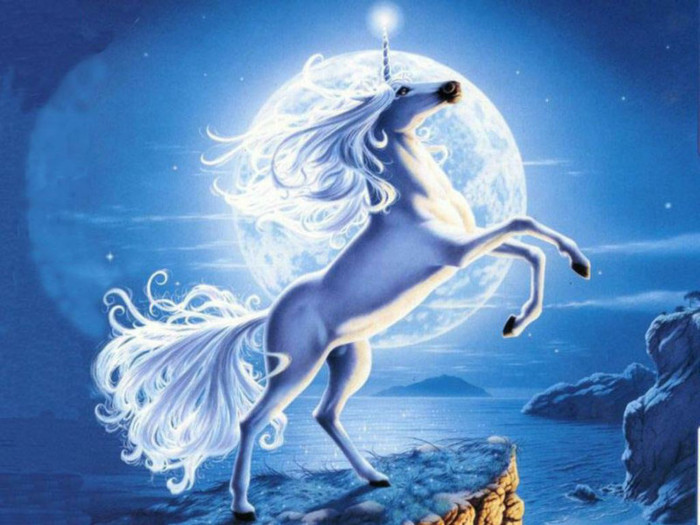 unicorn la luna plina; alt unicorn
