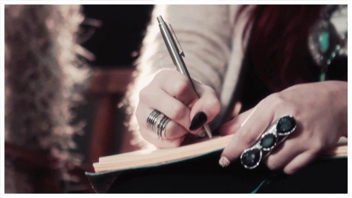 Demi Lovato - Give Your Heart A Break (Lyric video) 1318