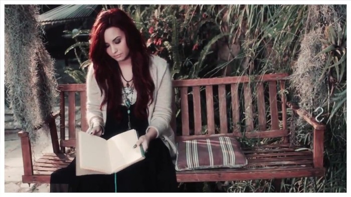 Demi Lovato - Give Your Heart A Break (Lyric video) 1806