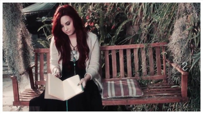 Demi Lovato - Give Your Heart A Break (Lyric video) 1807