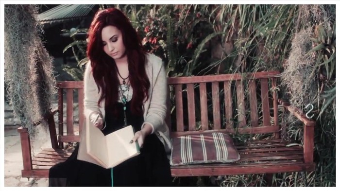 Demi Lovato - Give Your Heart A Break (Lyric video) 1808