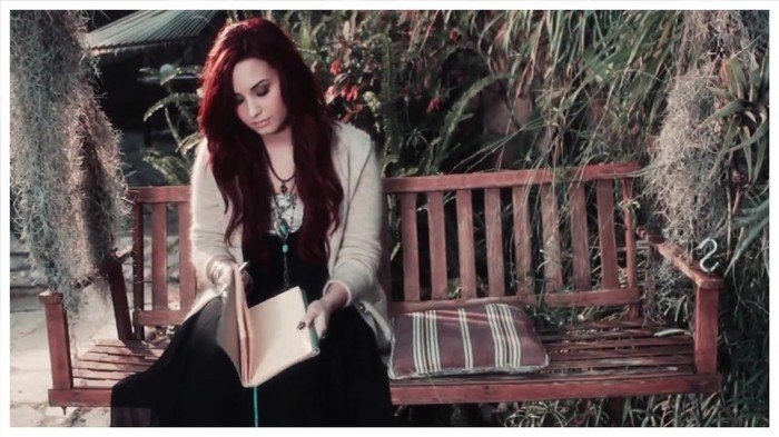 Demi Lovato - Give Your Heart A Break (Lyric video) 1810