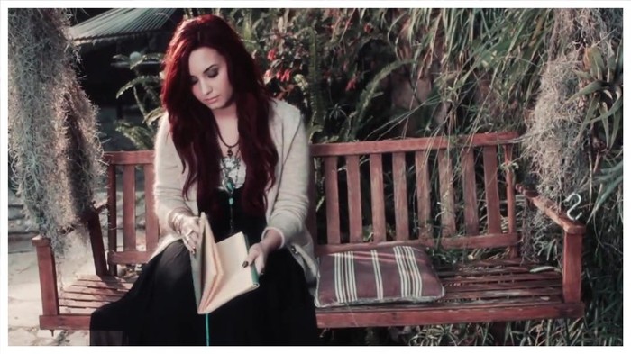 Demi Lovato - Give Your Heart A Break (Lyric video) 1811