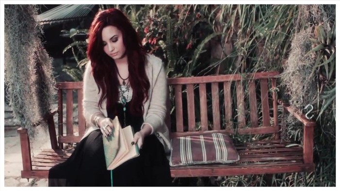 Demi Lovato - Give Your Heart A Break (Lyric video) 1812