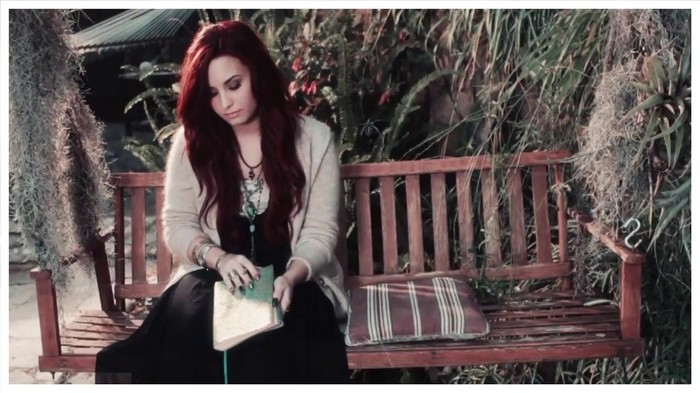 Demi Lovato - Give Your Heart A Break (Lyric video) 1822