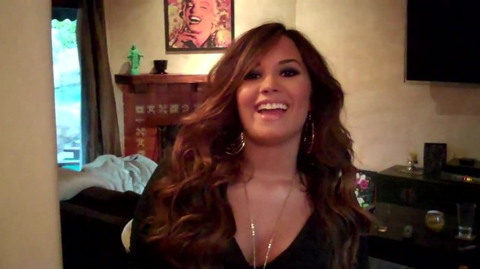 Demi Lovato - Live Chat TODAY! 005 - Demilush - Live Chat Today Captures