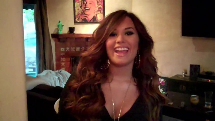 Demi Lovato - Live Chat TODAY! 006 - Demilush - Live Chat Today Captures