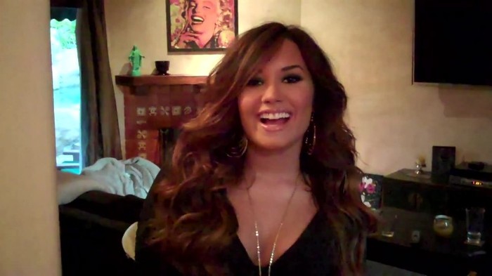 Demi Lovato - Live Chat TODAY! 007 - Demilush - Live Chat Today Captures