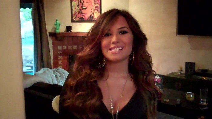 Demi Lovato - Live Chat TODAY! 009 - Demilush - Live Chat Today Captures